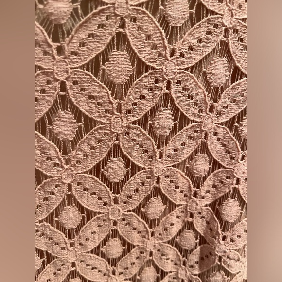 Vero Moda Lace Dress perfect for a special occasion or wedding - Picture 3 of 6